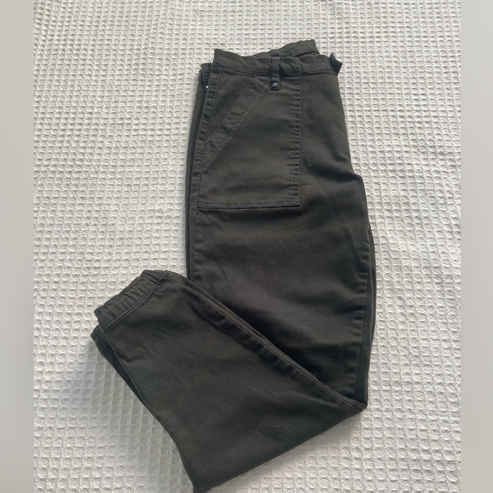 Women’s Blank NYC Dark Subtle Camo Jogger Jeans Size 32